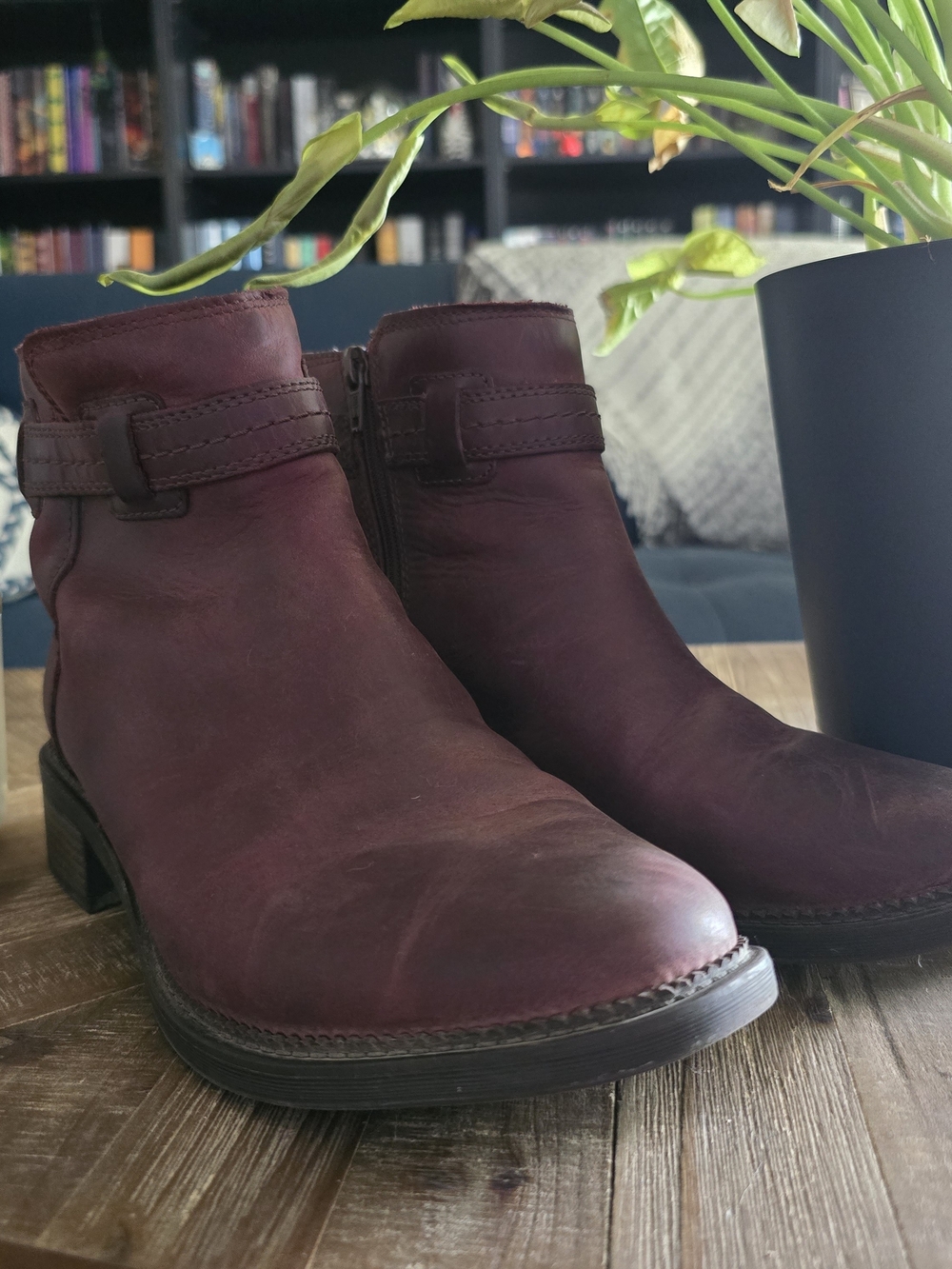 Clarks Maye Ease Burgundy Leather Ankle Boots - Size 8.5